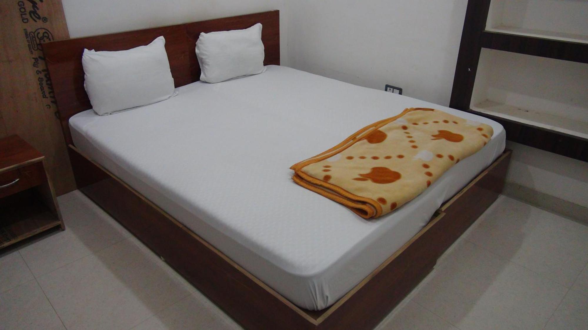 Khajuraho Hostel Buitenkant foto