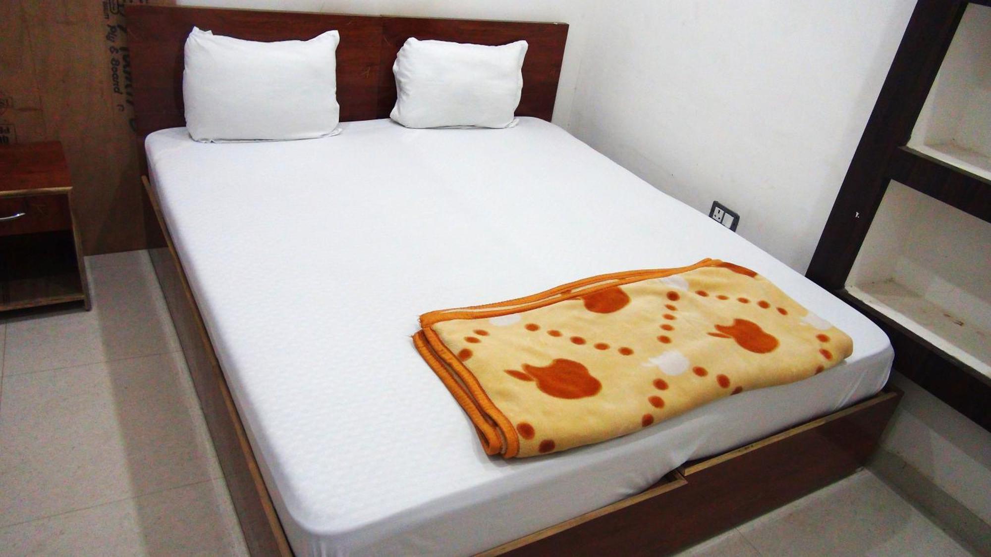 Khajuraho Hostel Buitenkant foto