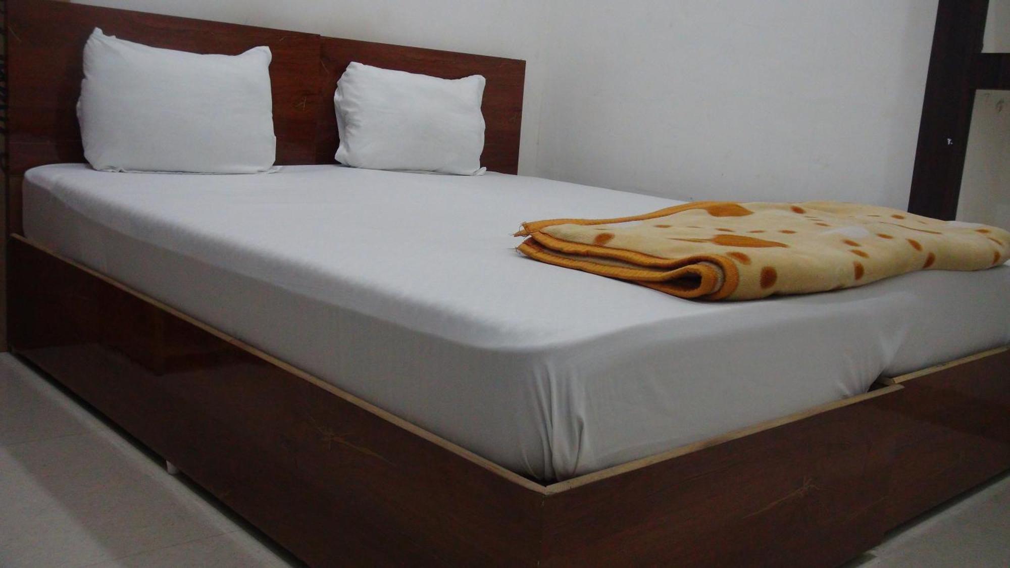 Khajuraho Hostel Buitenkant foto