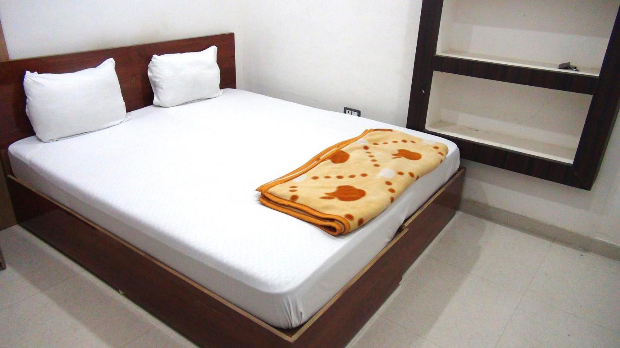 Khajuraho Hostel Buitenkant foto