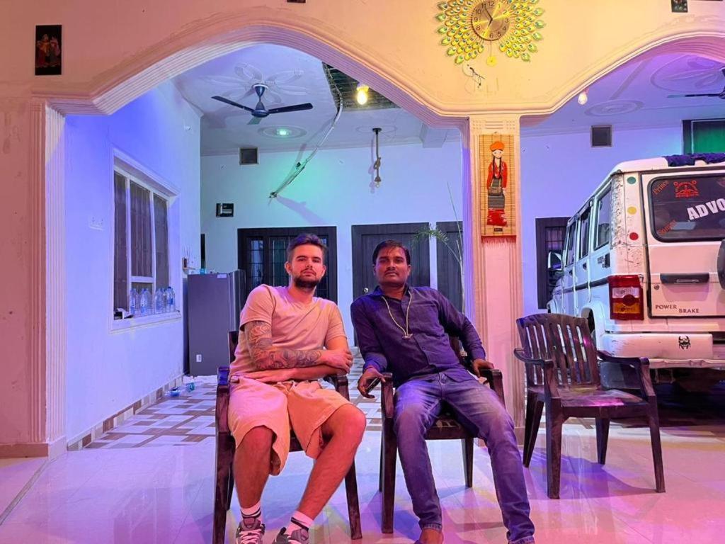Khajuraho Hostel Buitenkant foto